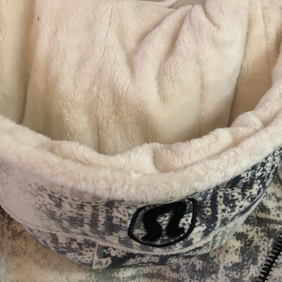 Lululemon limited edition size 2 - Picture 6 of 6